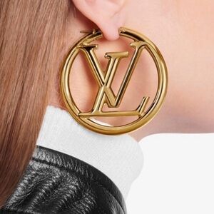 Women’s fashion earrings